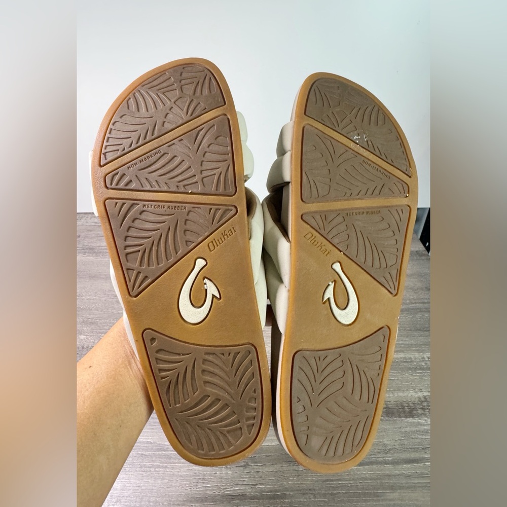 OluKai Hila Puffy Slide Sandal Col: cloud Womens 8 $85 - Picture 7 of 8
